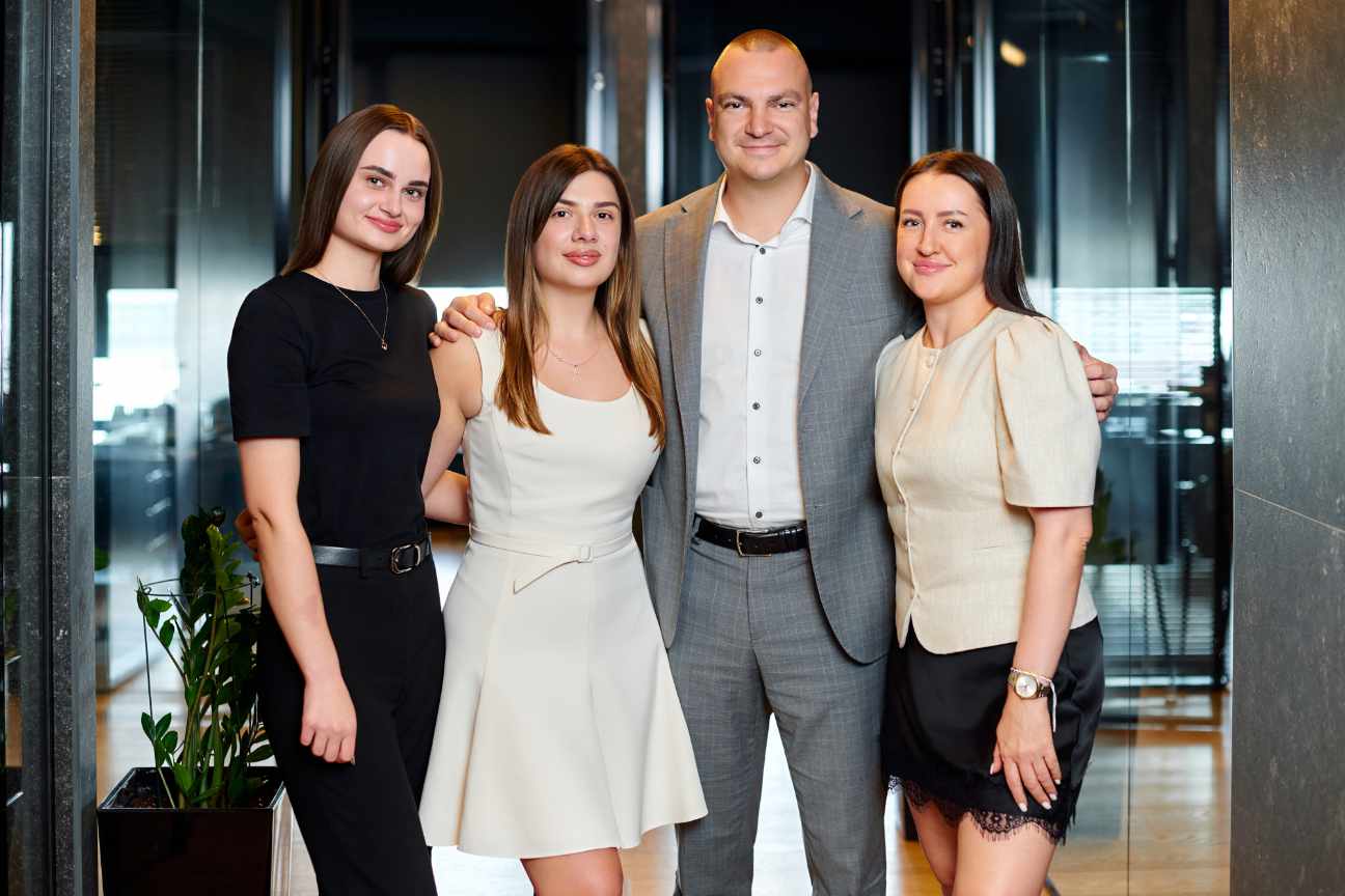 Компанія Aplex